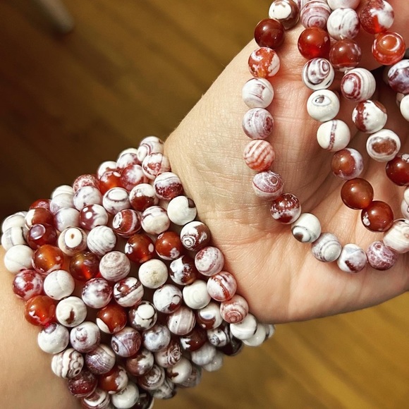Red orca agate 8mm beaded bracelet - Picture 3 of 3